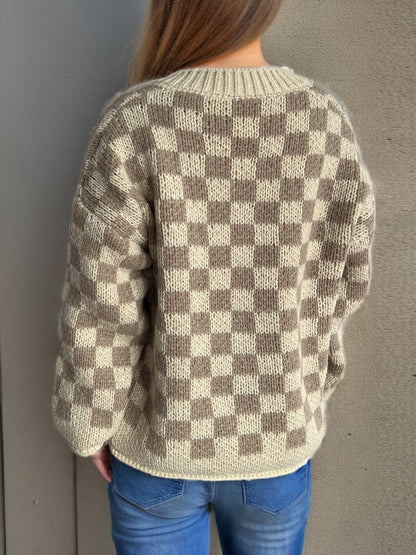 Karierte Strickjacke mit Rundhalsausschnitt und Knopfleiste