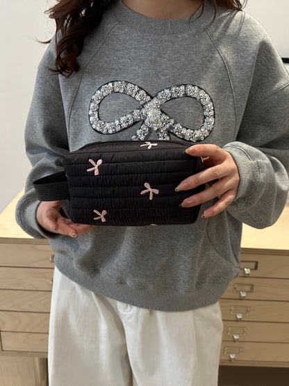 Armband mit kontrastierender Textur und Schleife