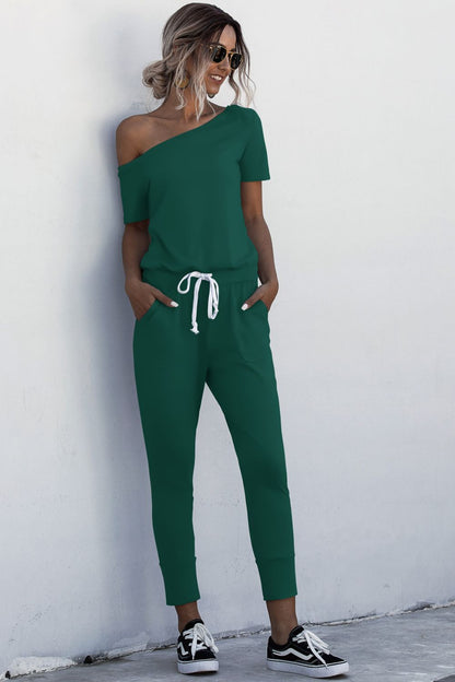 Asymmetrischer Jumpsuit mit Bindeband am Hals und Taschen