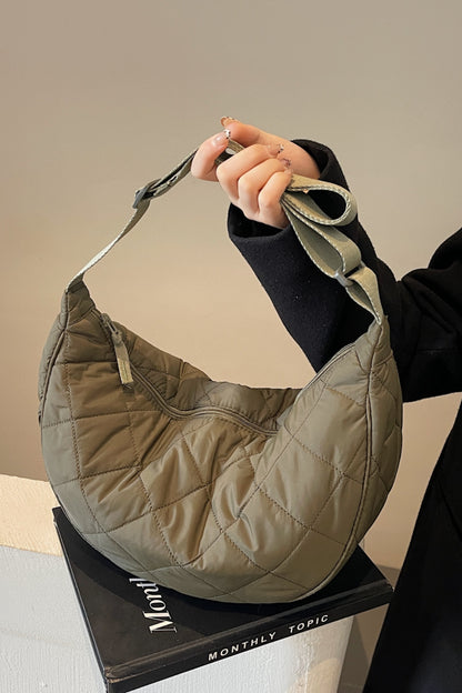 Umhängetasche mit Karomuster, gestepptem und verstellbarem Riemen