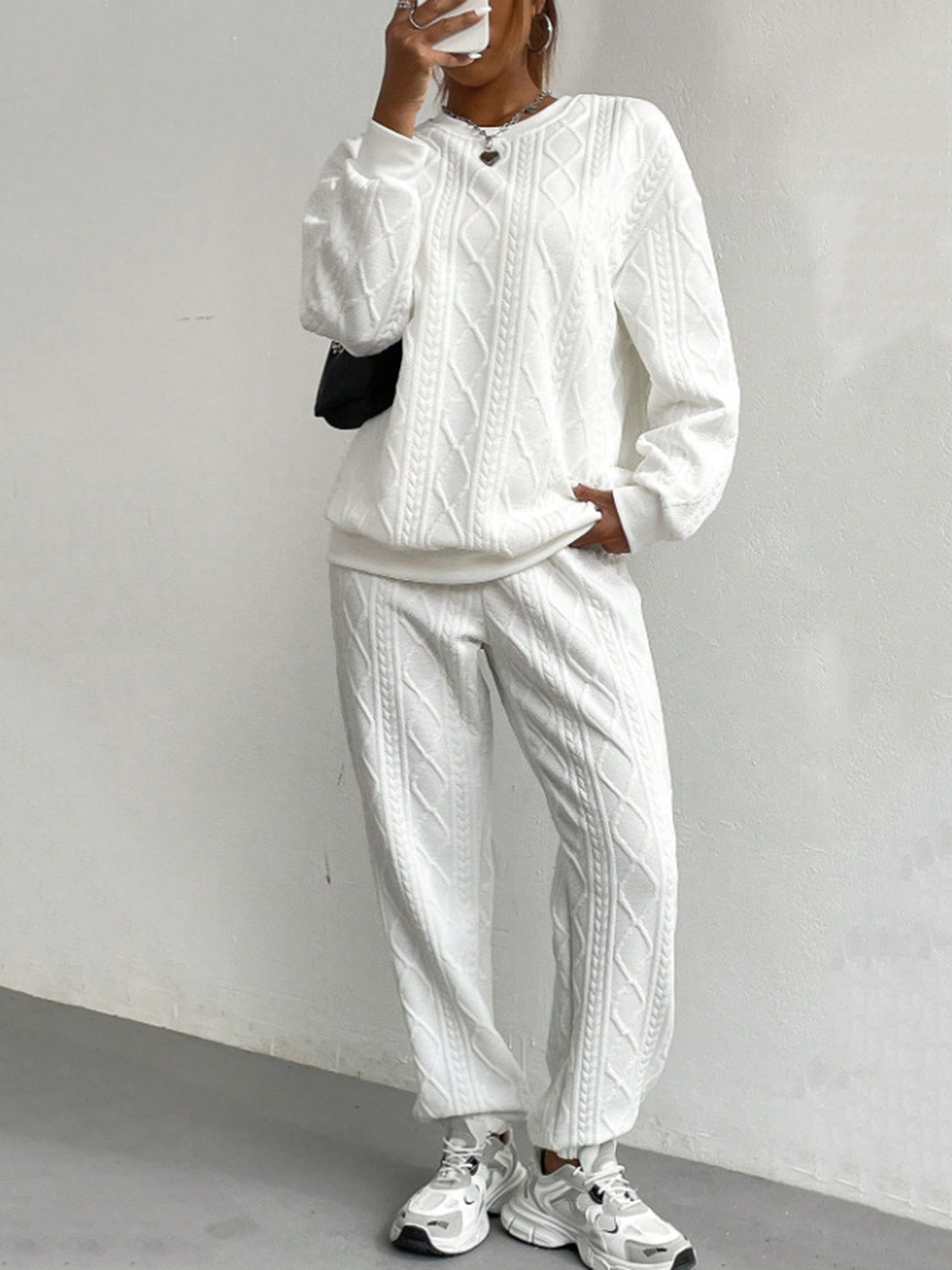 Strukturiertes Set aus Oberteil und Hose mit Rundhalsausschnitt