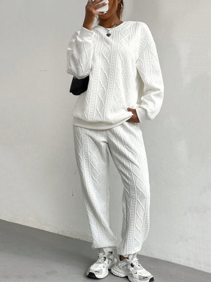 Strukturiertes Set aus Oberteil und Hose mit Rundhalsausschnitt