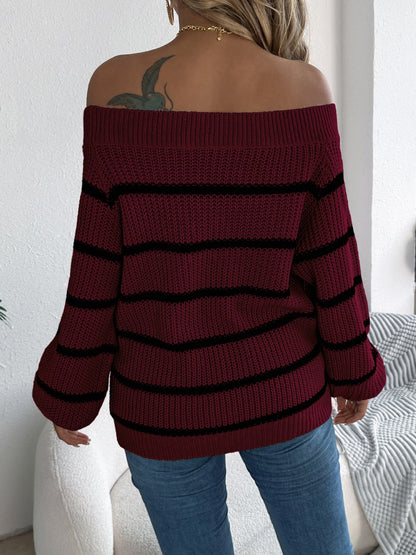 Gestreifter schulterfreier Langarmpullover