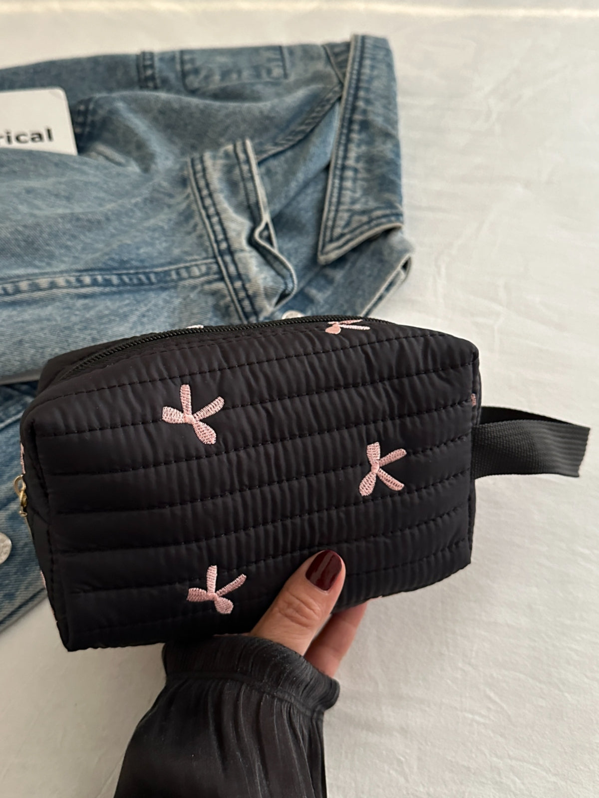 Armband mit kontrastierender Textur und Schleife