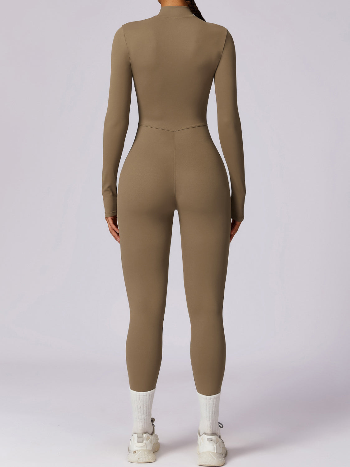 Jumpsuit mit Stehkragen und langen Ärmeln und Reißverschluss