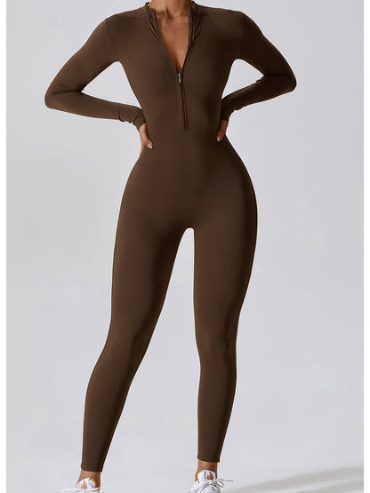 Jumpsuit mit Stehkragen und langen Ärmeln und Reißverschluss