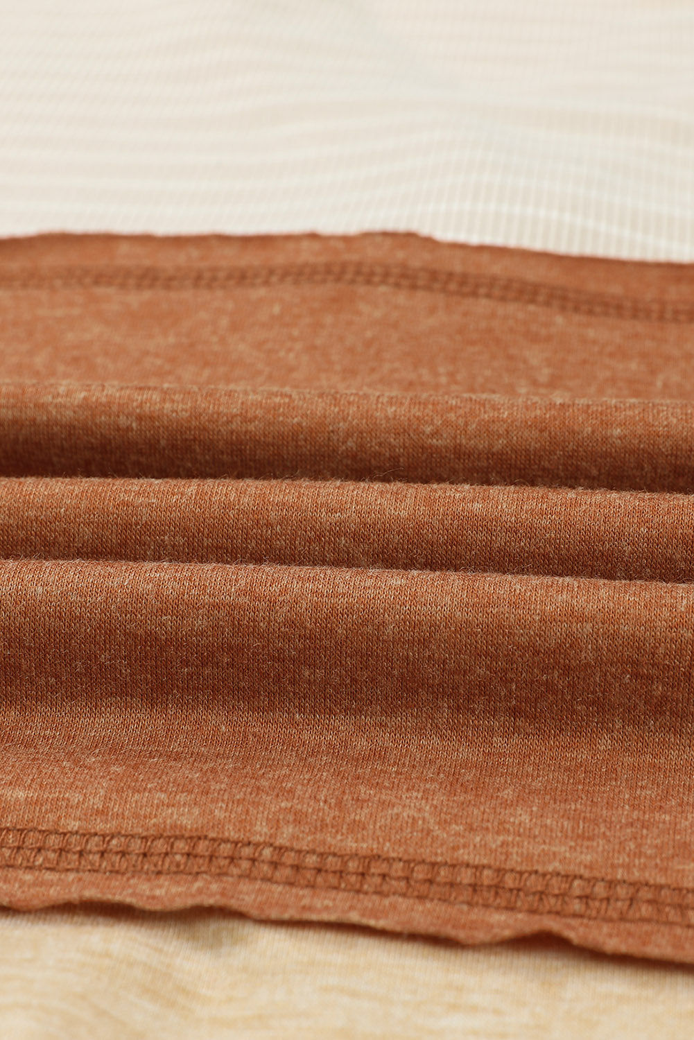 Langarm-Oberteil mit V-Ausschnitt und Farbblock