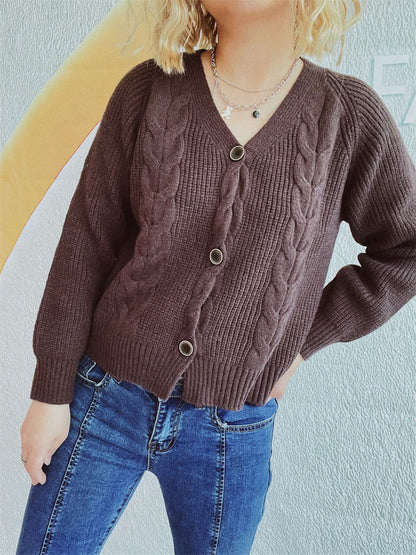 Strickjacke mit Zopfmuster und V-Ausschnitt sowie Knopfleiste und langen Ärmeln
