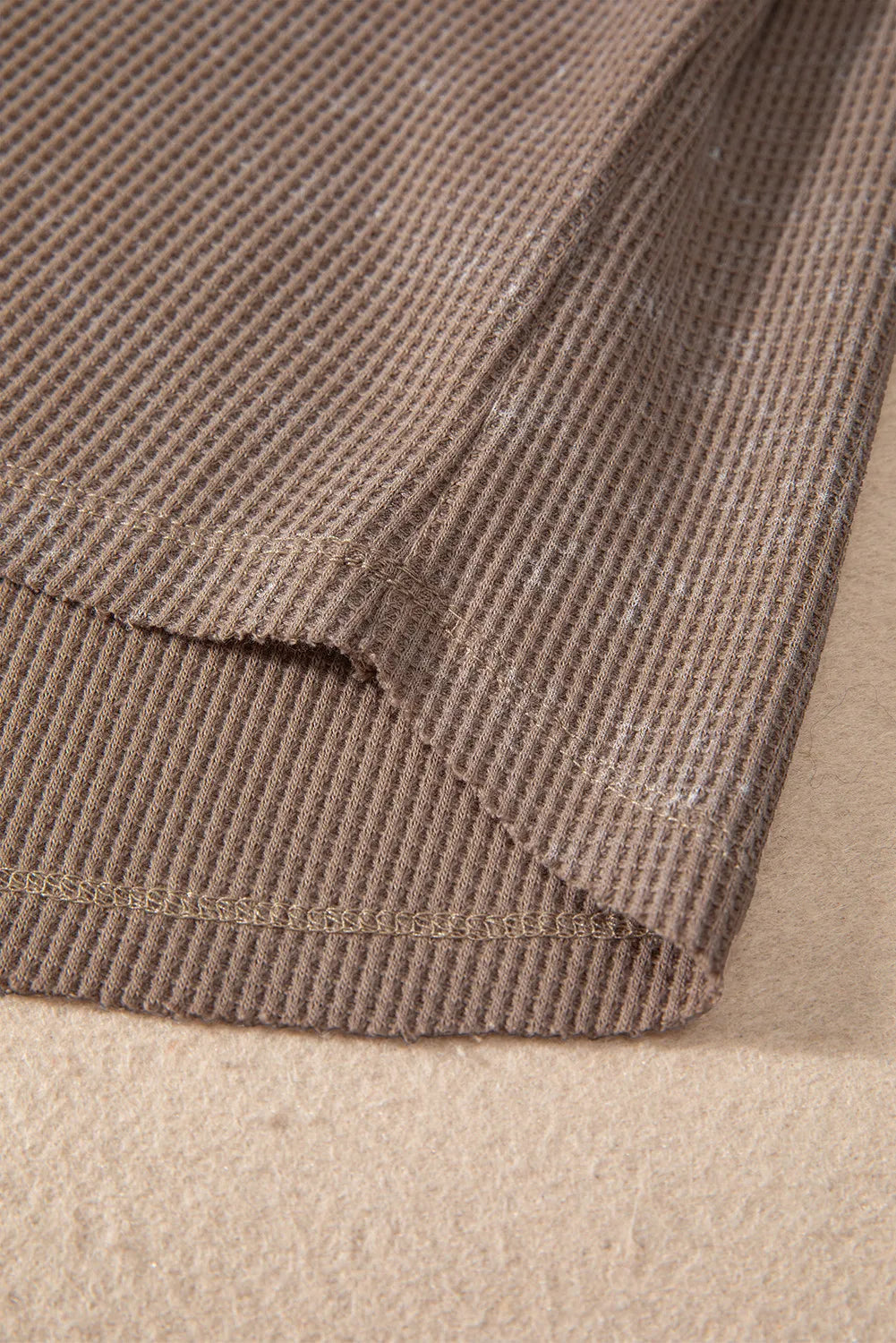 Langärmliges Oberteil mit Kerbe