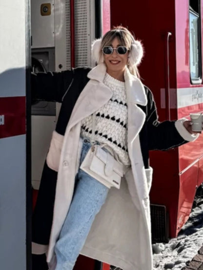 Pullover mit Rundhalsausschnitt und langen Ärmeln in Kontrastfarbe