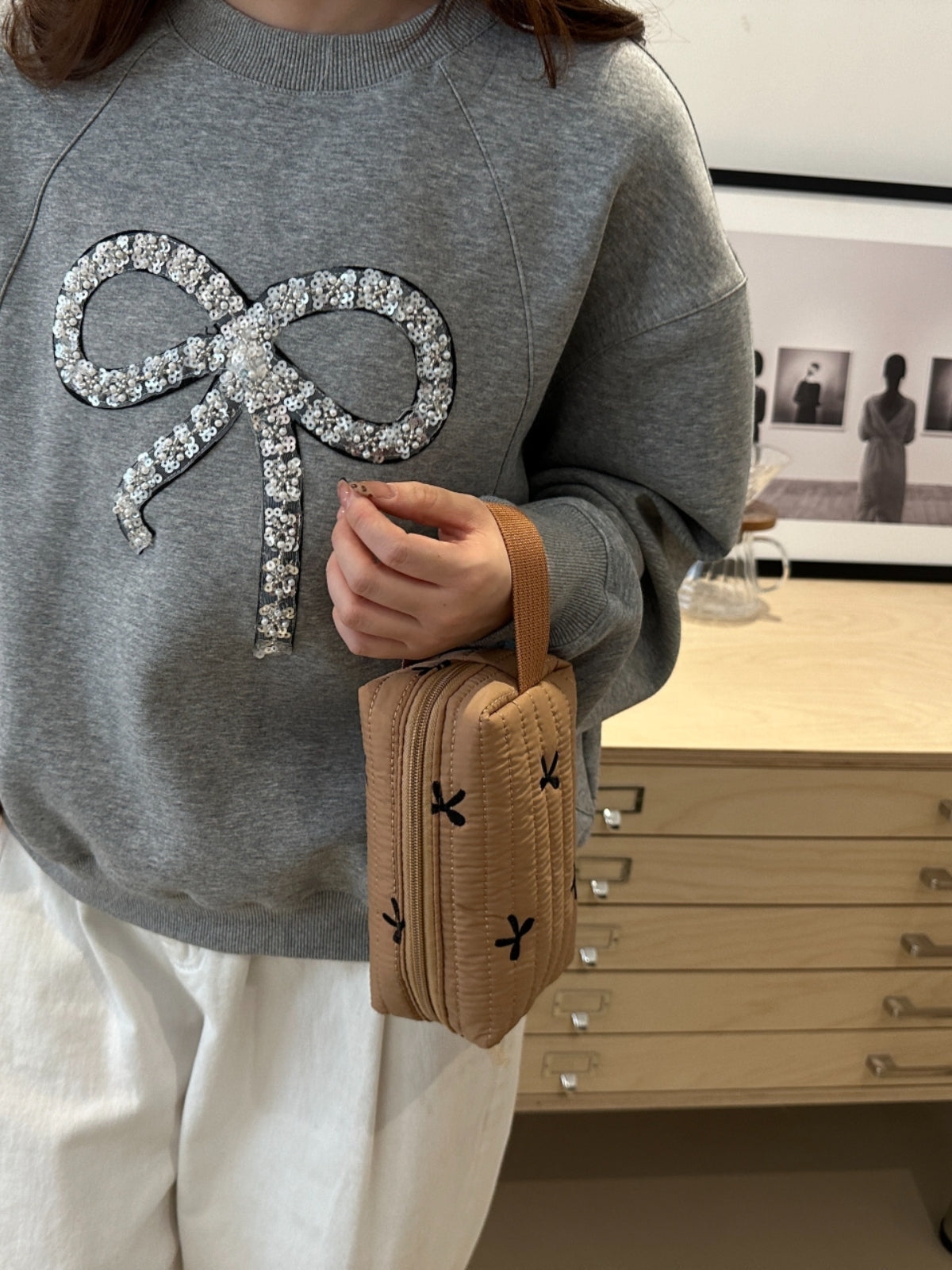 Armband mit kontrastierender Textur und Schleife