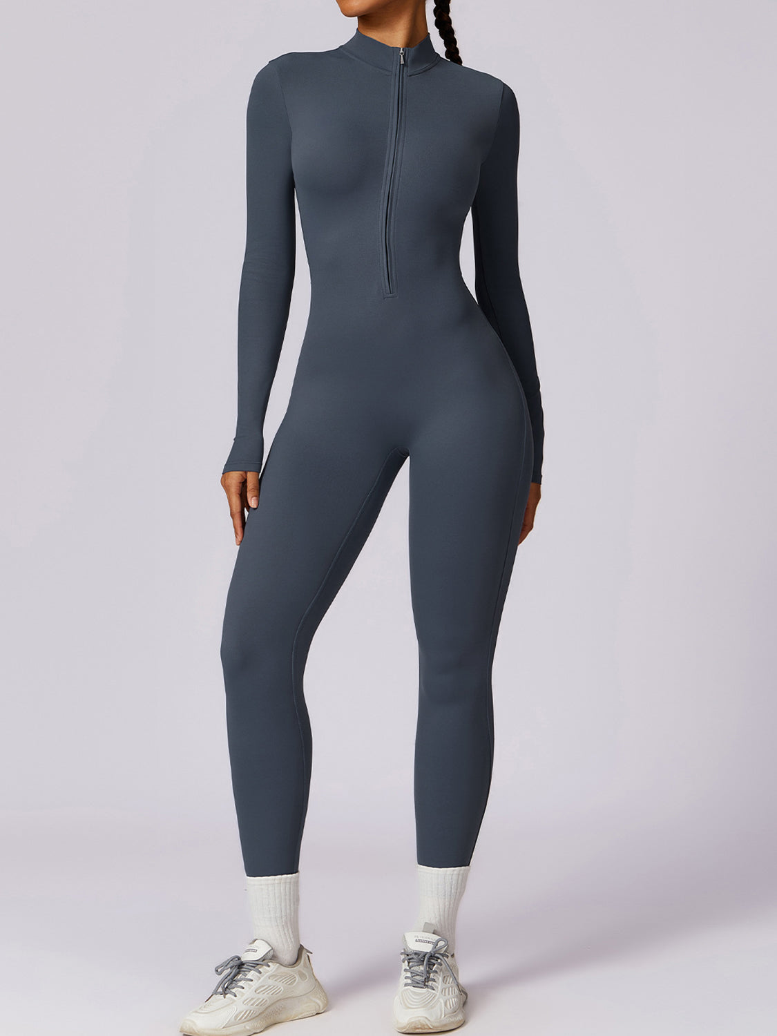 Jumpsuit mit Stehkragen und langen Ärmeln und Reißverschluss