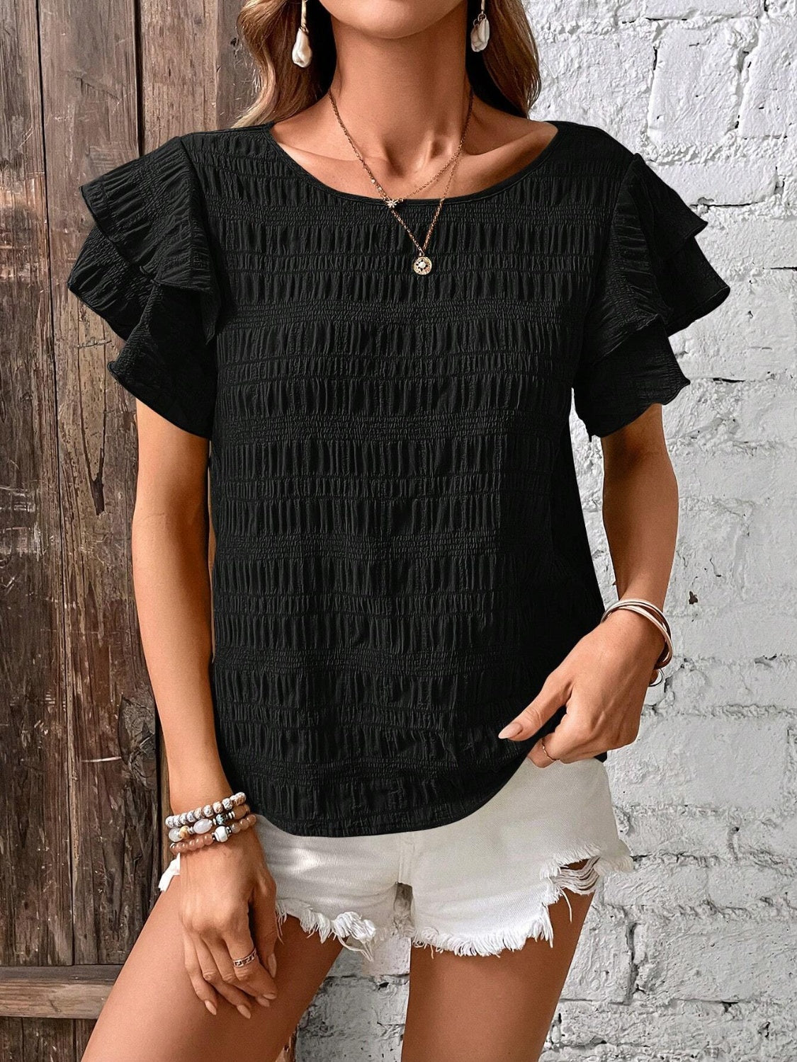 Blusa con cuello redondo y mangas con volantes