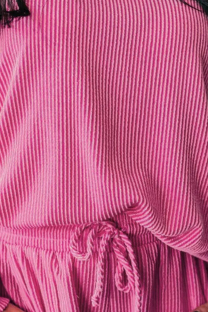 Set aus langärmligem Oberteil mit Rundhalsausschnitt und Shorts mit Kordelzug