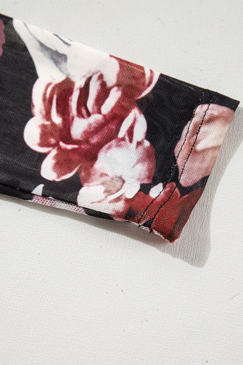 Langärmliges Netzoberteil mit Stehkragen und Blumenmuster