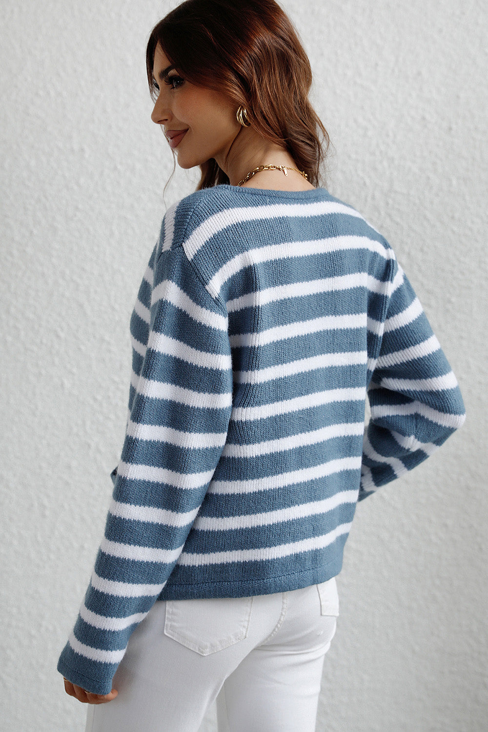Gestreifte Strickjacke mit langen Ärmeln und Knopfleiste