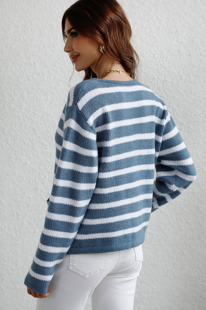 Gestreifte Strickjacke mit langen Ärmeln und Knopfleiste