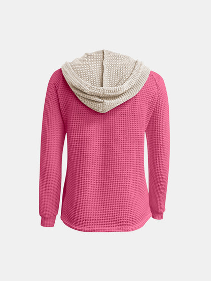Kapuzenpullover mit langen Ärmeln und Waffelstrick in voller Größe und Kontrast