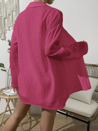 Set mit Oberteil mit überschnittenen Schultern und Knopfleiste und Shorts mit elastischer Taille