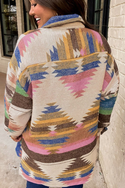 Geometrische, langärmlige Jacke mit Knöpfen