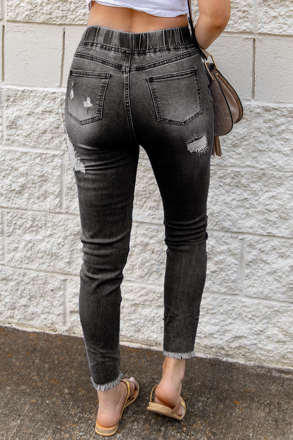 Distressed-Jeans mit Kordelzug, offenem Saum und Taschen
