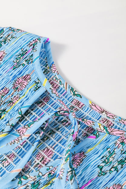 Bluse mit gesmoktem Blumenmuster und Schleife am Hals