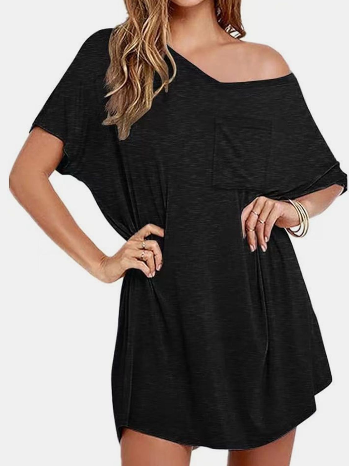 T-Shirt-Kleid mit V-Ausschnitt und kurzen Ärmeln und Taschen