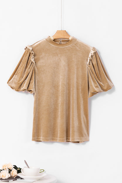 Kurzärmlige Bluse mit Stehkragen und Rüschen