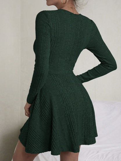 Strukturiertes Langarmkleid mit Rundhalsausschnitt