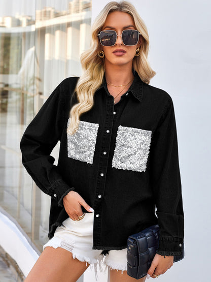 Langärmlige Jeansjacke mit Knopfleiste und ungesäumtem Saum und Paillettentaschen