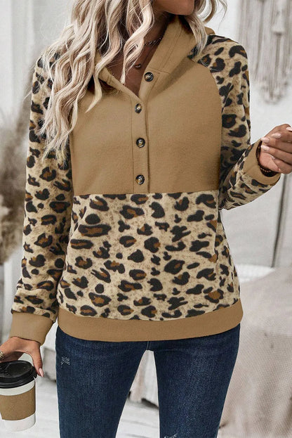 Langärmliger Hoodie mit Leopardenmuster und halbhohem Knopf