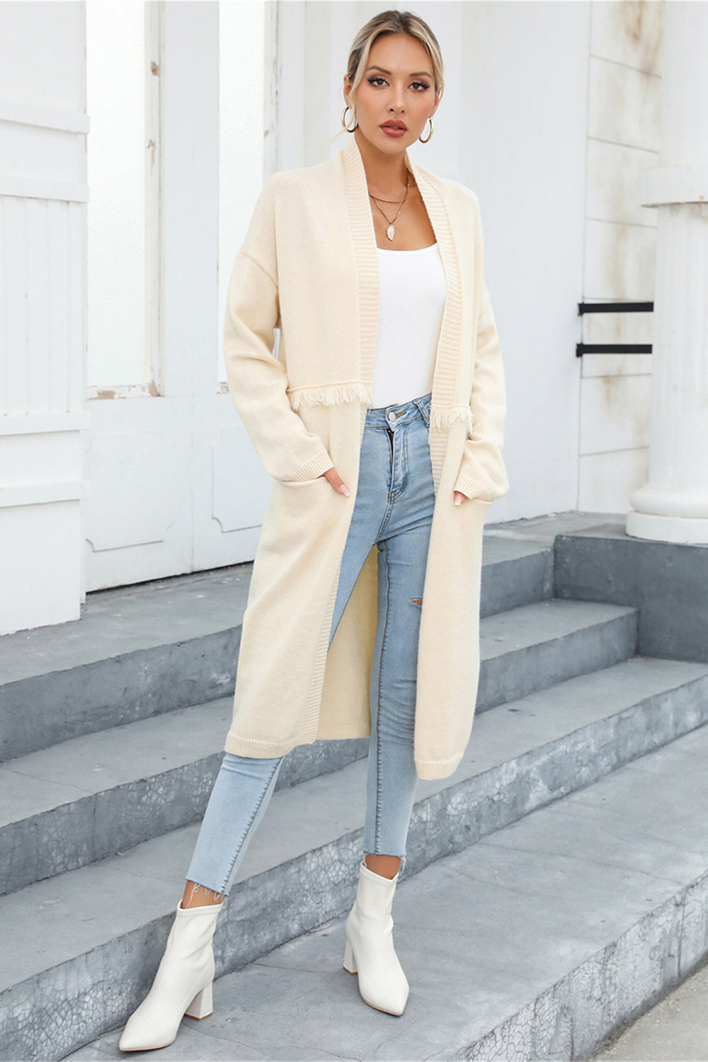 Strickjacke mit Engelsflügeln und offenen Taschen vorne