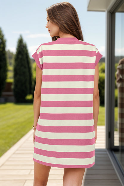 Gestreiftes Minikleid mit Rundhalsausschnitt und Flügelärmeln