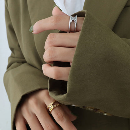 Doppellagiger Ring aus Titanstahl