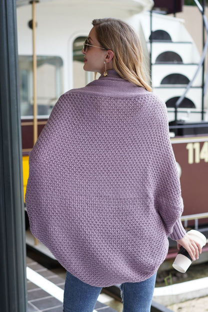 Strickjacke mit offenen Fledermausärmeln vorne