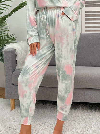 Lounge-Set aus Rundhals-Top mit Batikmuster und Hose mit Kordelzug
