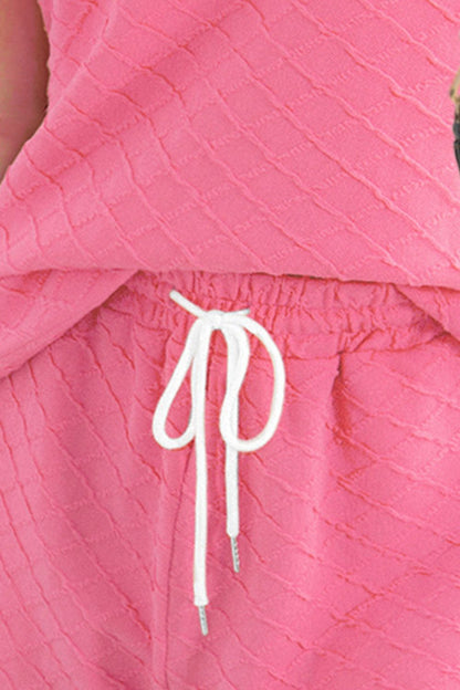 Set aus kurzärmligem Rundhalsoberteil und Shorts mit Kordelzug