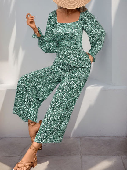 Perfee – Langärmliger Jumpsuit mit weitem Bein und gesmoktem Print