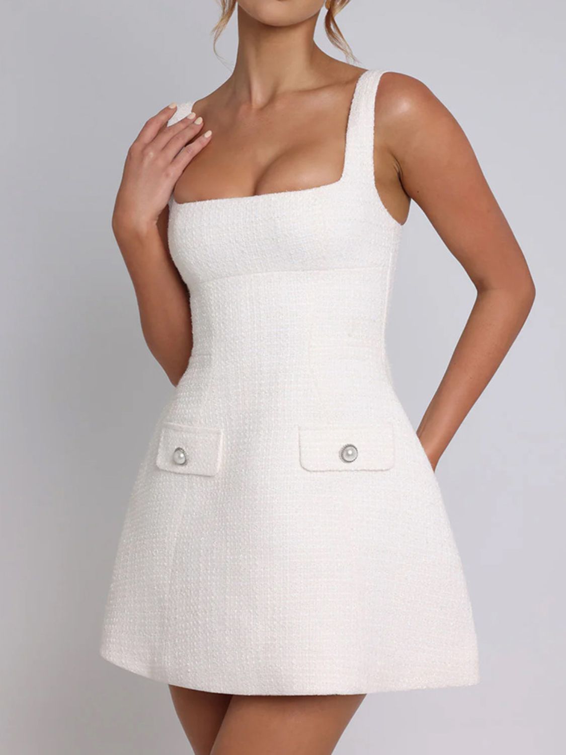 Devine Minikleid mit eckigem Ausschnitt und breiten Trägern