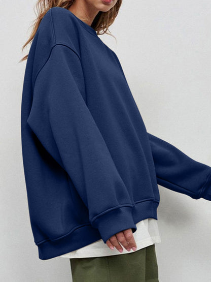 Sweatshirt mit Rundhalsausschnitt, überschnittenen Schultern und langen Ärmeln