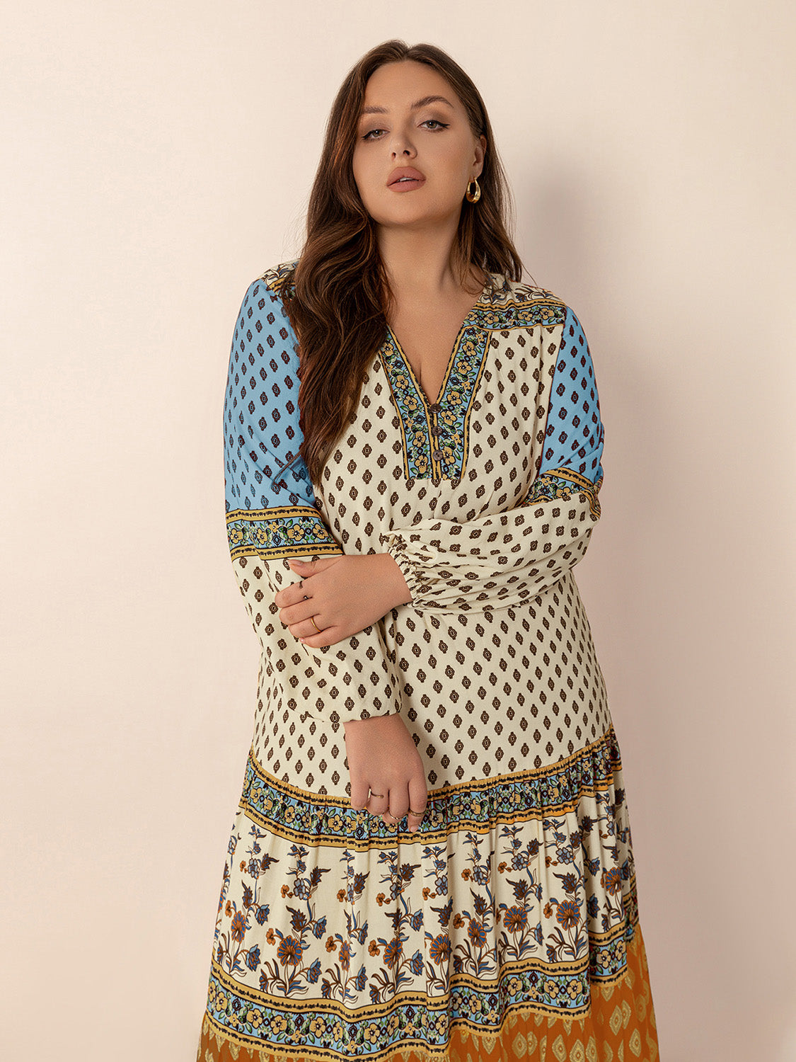 Bedrucktes Maxikleid mit V-Ausschnitt und Ballonärmeln in Übergröße