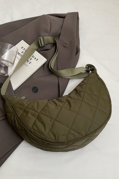 Umhängetasche mit Karomuster, gestepptem und verstellbarem Riemen