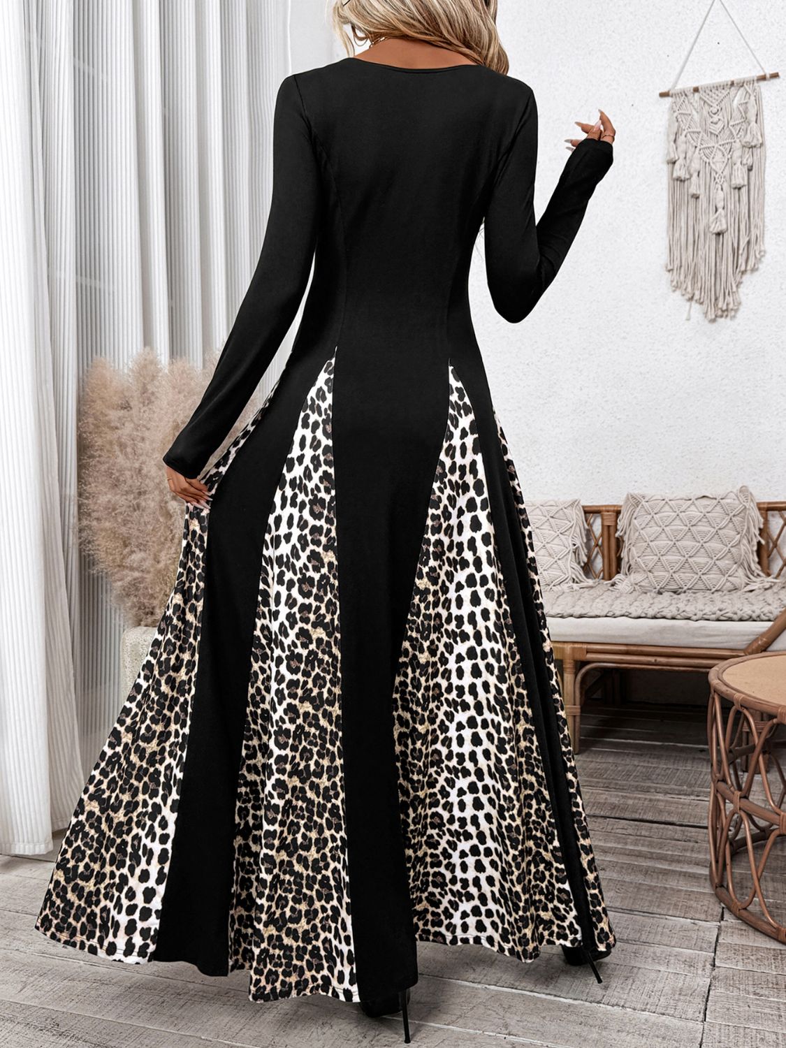 Perfee – Langärmliges Maxikleid mit Leopardenmuster und quadratischem Ausschnitt
