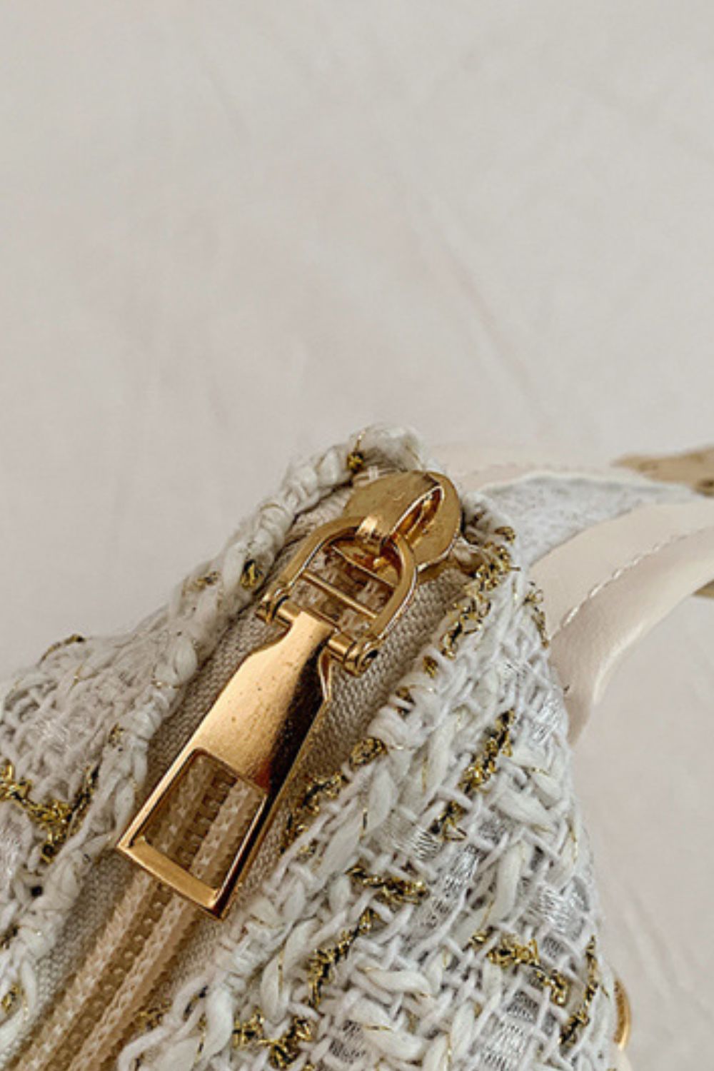 Gewebte Umhängetasche mit abnehmbarem Riemen