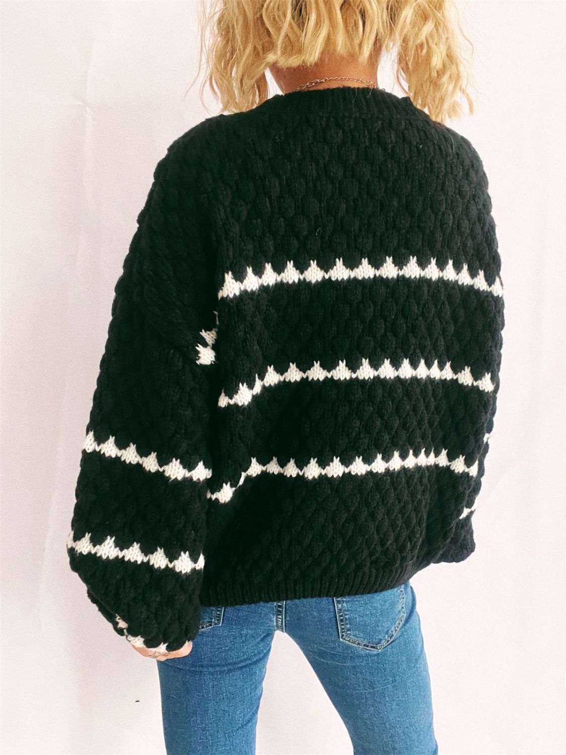 Pullover mit Rundhalsausschnitt und langen Ärmeln und Kontraststreifen