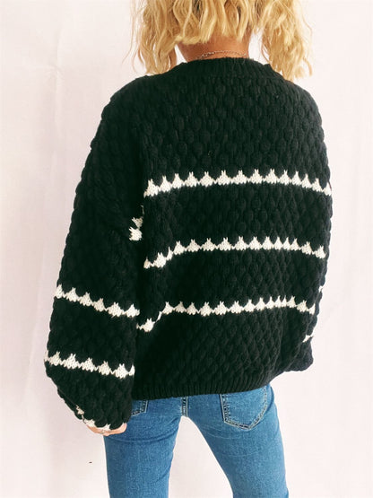 Pullover mit Rundhalsausschnitt und langen Ärmeln und Kontraststreifen