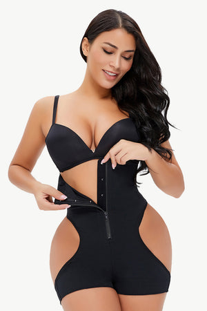 Formender Bodysuit mit Cut-outs unter der Brust in voller Größe