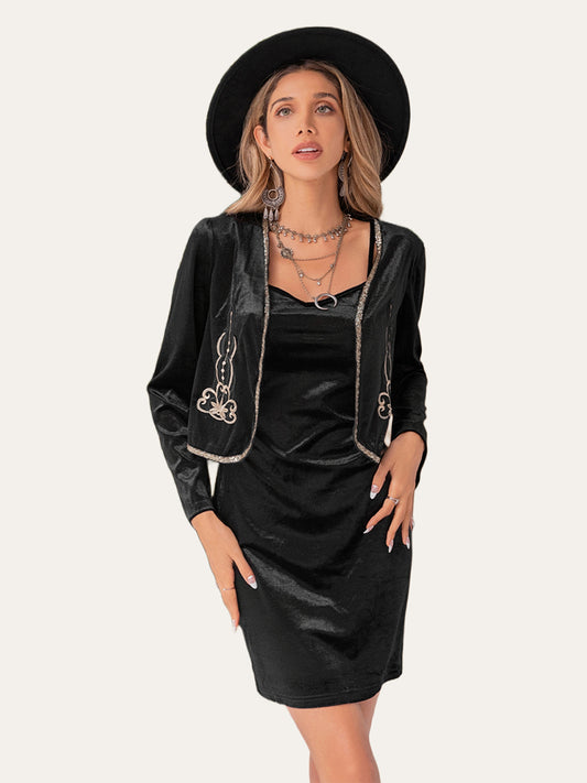 Set aus bestickter Strickjacke mit offener Vorderseite und Camisole-Kleid