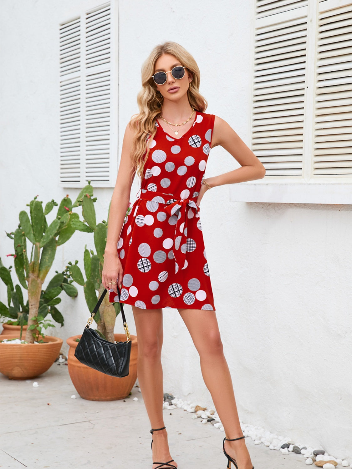 Kleid mit V-Ausschnitt und Polka Dot-Muster