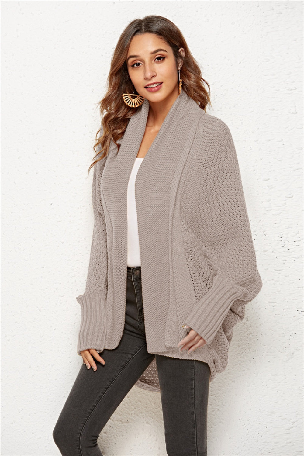 Strickjacke mit offenen Fledermausärmeln vorne